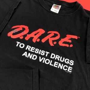 Vintage Dare Drug Resistance T-Shirt Size Medium